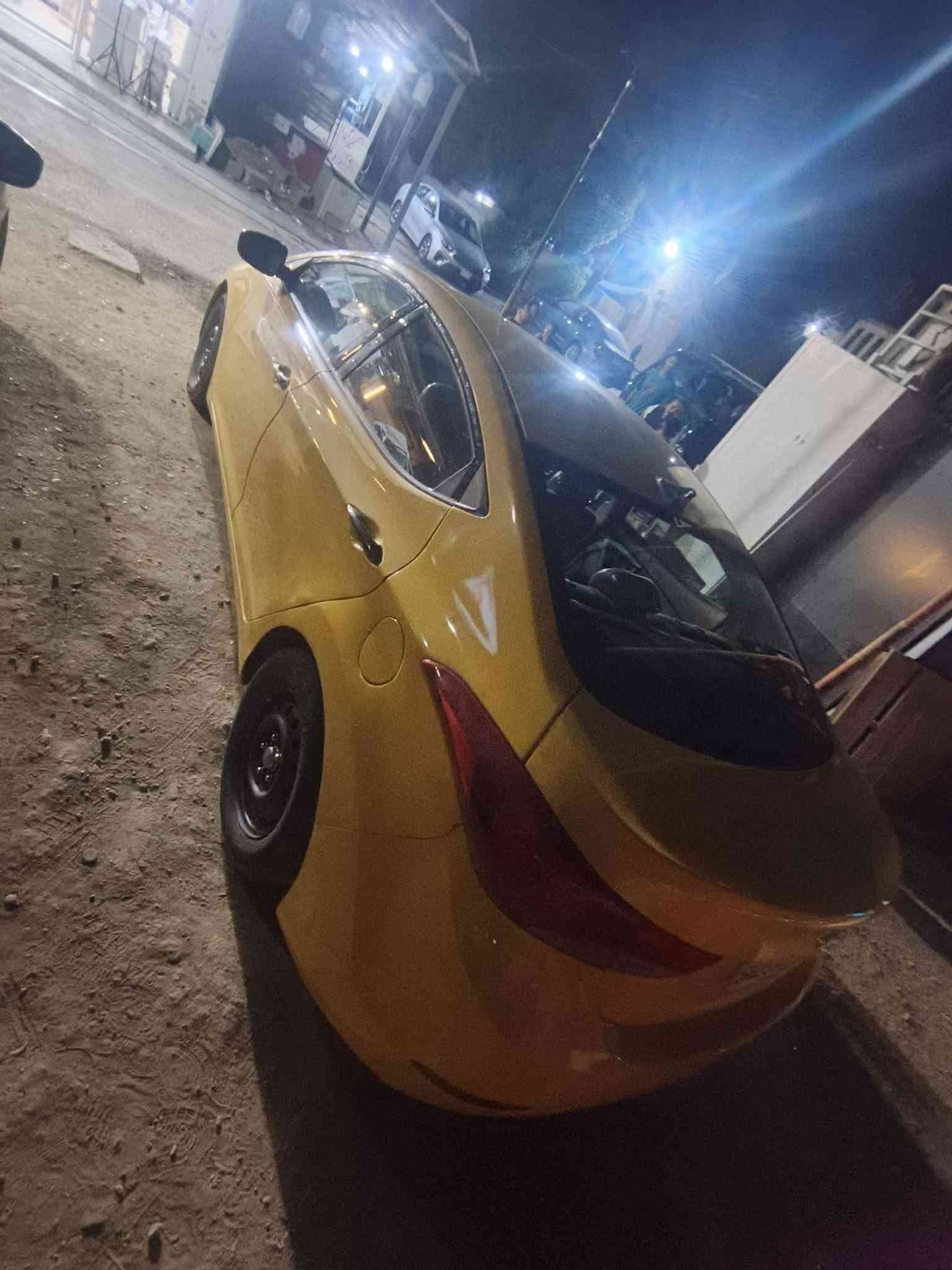 سلام عليكم النتره مويل 14 امريكيه حادثها قبق صندوك بيها سونارمكينه ١٨٠٠ دوشمه كشنات ارضيه مكان السياره كراده ***********
السعر ١٠٠ وبيها مجال
