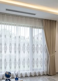 ستائر التول 5امتار ولقماش مترين تغطي مساحه شباك وباب والارتفاع 280  غي...