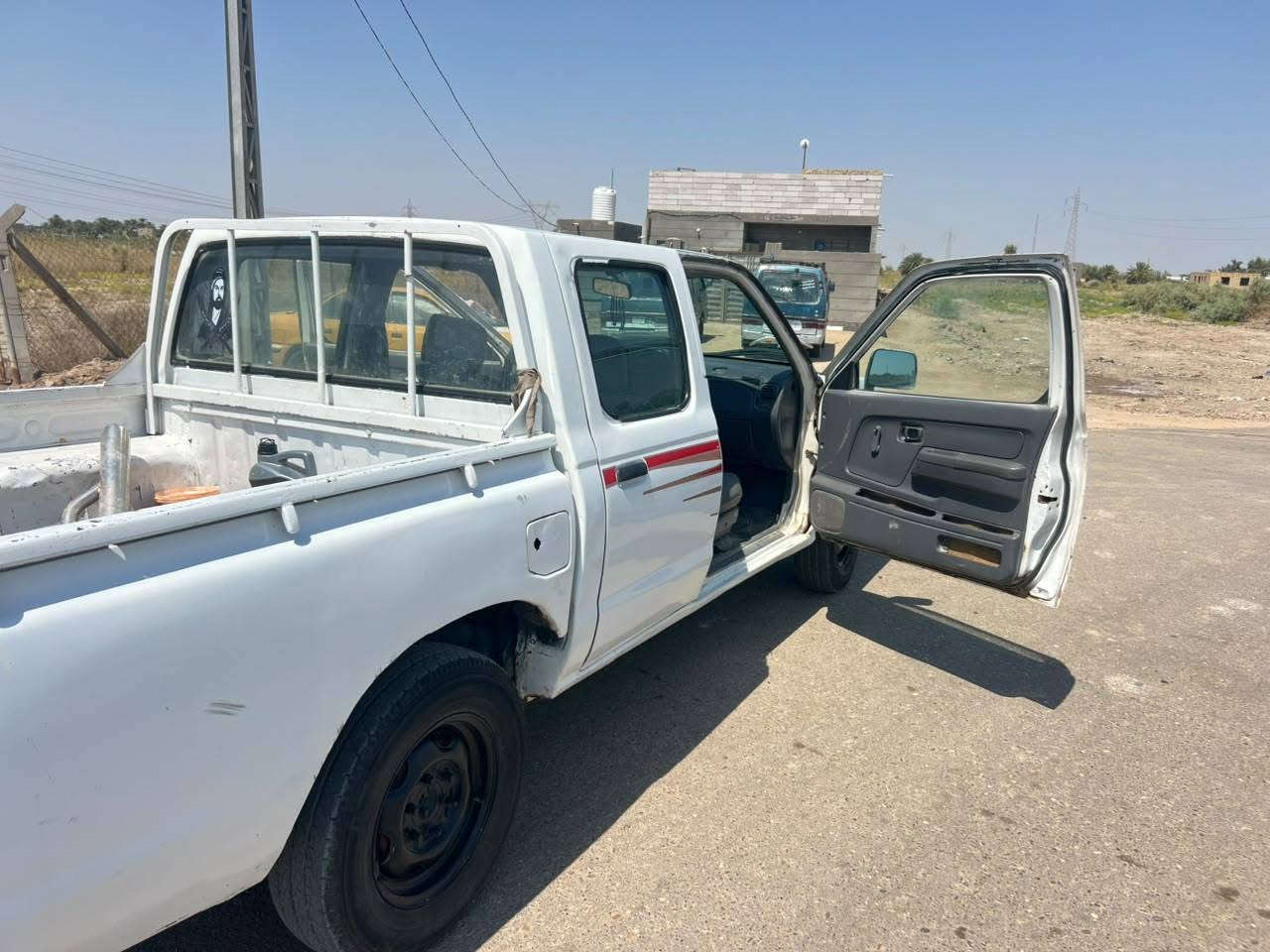 بيكم نيسان موديل 2000
يساره جاهزه من كلشي مكينه كير حدااديه 
تبريد شغال رقم نكلليزي توني شاده سياره مكانه 
ديوانيه 
هاذه رقمي ***********
