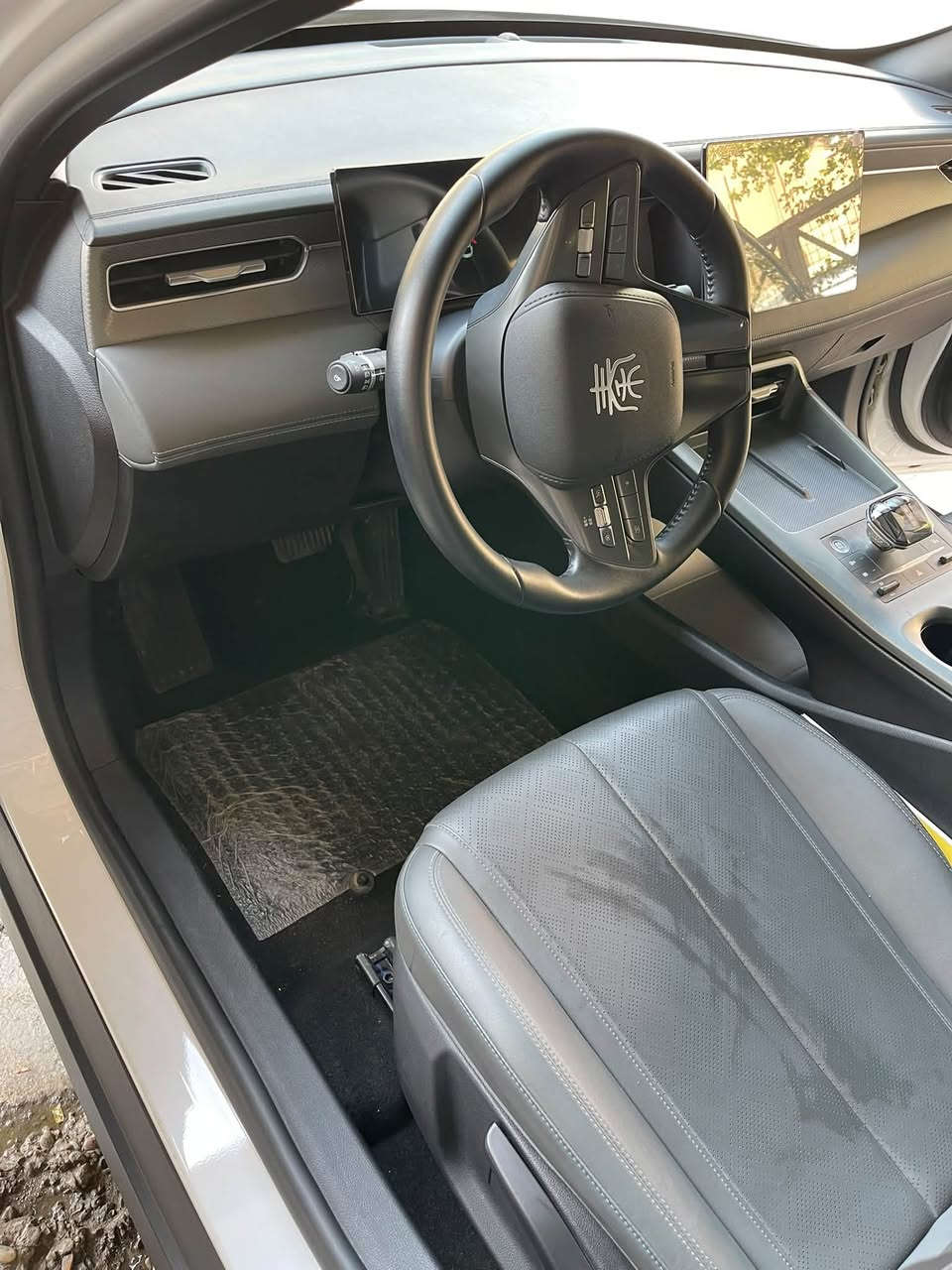 � للبيع BYD Qin Plus
مديل 2025

✅ كفالة عامة من الصبغ، التبديل، 
فقط بيه بي دي ار على كد شبر باقي مكفول
✅ الممشى: 19الف كم فقط.الكلي
✅ السيارة بحالة الوكالة، ولا تحتاج أي مصروف.
✅ جميع الأغراض الأصلية موجودة، مع الشاحن الأصلي وكامل ملحقاته.
✅ محدثة وبرمجه الشاشة.
بسمي هزة وسنوية جديدة تحويل مباشر
📍 الموقع: بغداد – الكرادة.

💰 السعر: مناسب جدًا وأقل من سعر السوق للمشتري الجاد.

للاستفسار أو المعاينة، راسلني على الخاص أو اتصل ***********
