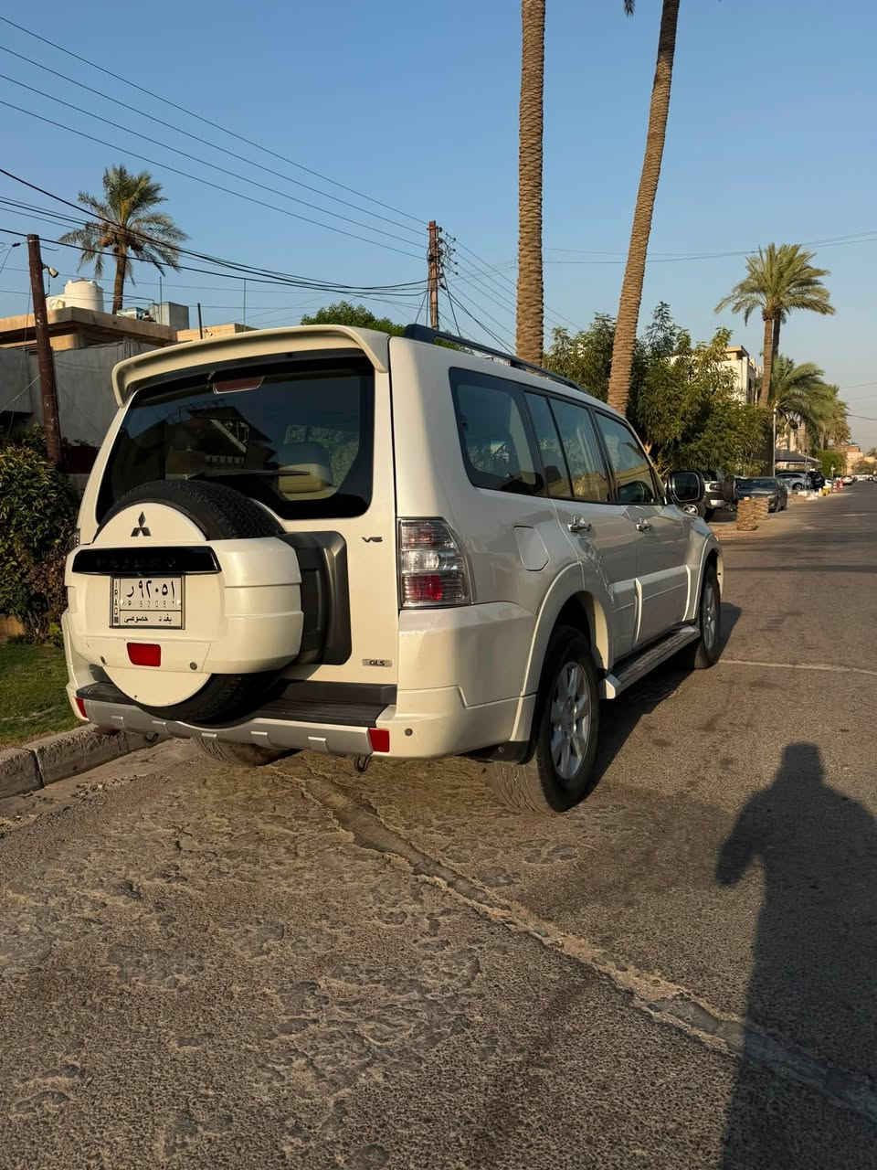 السلام عليكم 
باجيرو للبيع موديل ١٤ خليجي
مكفولة كفالة عامة عدا بارد باب الجنطه ع كد شبر كلش بسيط  
مكينية ٦ سلندر (3500)
گير محرك تبريد كفالة 
سيارة استخدام شخصي مواصفاتها معروفة حبتور
ماشية ١٣٠ رقم بغداد بأسمي 
رقم التواصل ***********
السيارة مكانها المنصور الاميرات
