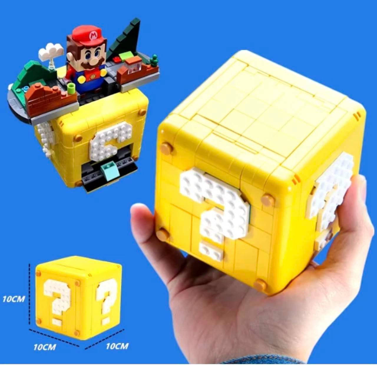 مجسم مكعب علامة الاستفهام المصغر (Mini Mario Question Mark Block)، وهو نسخة مصغرة مخصصة للبناء ومستوحاة من مجموعة LEGO Super Mario 64 Question Mark Block 71395.يتميز هذا المجسم بآلية ميكانيكية مبتكرة تتيح فتحه عند الضغط عليه ليظهر من داخله عالم مصغر مقتبس من لعبة سوبر ماريو الشهيرة، بما في ذلك شخصية ماريو الصغيرة والمناطق المحيطة بها.الأبعاد والمواصفات:الأبعاد: يأتي المكعب بتصميم متناسق يبلغ 10 سم × 10 سم × 10 سم عند إغلاقه، كما هو موضح بالقياسات التوضيحية.الاستخدام: يُستخدم كقطعة ديكور مميزة لعشاق الألعاب أو كصندوق تخزين صغير الحجم متوافق مع قطع تركيب الليغو.
متوفر لدينا للبيع يوجد توصيل لجميع المحافظات واتساب ***********

نص مكتوب في الصور:
- Bricks Number 680+ PCS
- 10CM 10CM 10CM