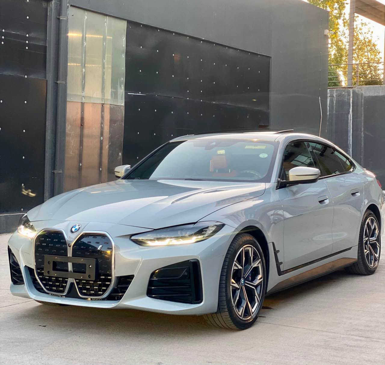 BMW i4 2024
Edrive 40
بي ام دبليو i4 ٢٠٢٤
Edrive 40
٣٥ الف ماشي
بطارية ليثيوم أيون سعة 84 kWh
مدى الشحنة الواحدة حوالي 450-550 كم
تدعم الشحن AC / DC

الإضافات والمواصفات:
• فتحة سقف
. M Package ويل
• هاند بريك كهرباء مع نظام Auto Hold
• أنظمة قيادة: Comfort / Sport / Eco Pro
• مقاعد جلد فاخرة كهربائية مع ذاكرة
• ديكورات داخلية خشب أسود
• شاشة منحنية مزدوجة (14.9 إنش للنظام + 12.3 إنش للسائق)
• تدعم الأوامر الصوتية واللمس وGesture Control
• Apple CarPlay + Android Auto
• ماوس للتحكم بالشاشة
• نظام ملاحة Navigation
• شاحن لاسلكي
• بلوتوث + WiFi Hotspot
• مخارج USB / AUX
• كاميرات 360 درجة (3D)
• تشغيل بدون مفتاح Keyless Go
• دخول بدون مفتاح Keyless Entry
• حساسات أمامية وخلفية
أنظمة الأمان:
• تحذير مغادرة المسار Lane Departure Warning
• تحذير تغيير المسار Lane Change Warning
• مساعد الانتباه Attention Assist
• نظام تنبيه اليقظة
• تحذير السرعة Speed Warning
• تدخل التوجيه للحفاظ على المسار Steering Intervention
• تحذير الاصطدام الأمامي والخلفي
• مانع انزلاق
• مثبت سرعة Cruise Control
مميزات إضافية:
• تحكم كامل بالمقود + أوامر صوتية
• Paddle Shifters على الستيرنج
• طارة مدفأة
• إضاءة داخلية متعددة الألوان Ambient
• إضاءة ترحيبية
• أضوية ليزر BMW + LED
• مصابيح أمامية وخلفية LED
• جنوط 19 إنش
• مرايا كهرباء قابلة للطي مع إشارات
• تبريد خلفي منفصل

تترقم شمالي مجاني ( اربيل سليماني دهوك)
للبيع فقط بدون مراوس
مكان سليمانية📍
للستفسار : 
***********
*********** السليمانية, العراق
