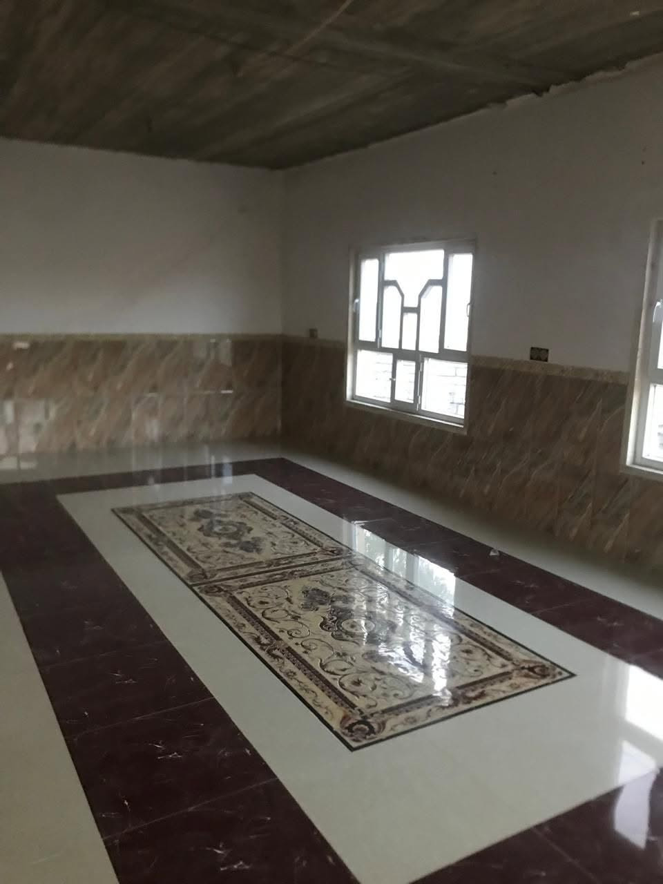 بسم الله الرحمن الرحيم
(وَأَحَلَّ اللَّهُ الْبَيْعَ)
​🏠 دار فخم وجاهز للسكن الفوري البيت بناء حديث ومكمل بالكامل، بس تجيب أغراضك وتسكن!
​📌 الموقع والتفاصيل:
• الموقع: الشرقاط - قرية شكرا (يبعد 200 متر عن الشارع العام، وطريق واسع عرض 10 متر).
• المساحة والخارج: حوش كبير، حديقة، وسياج داير ما دير، مع 4 تانكيات ماء فوق.
• التوزيع: 4 غرف نوم، استقبال، هول عدد 2 + مطبخ، موزع + حمام 
• : البيت مفصول بالكامل بورسلين وسيراميك، درج داير مرمر، أبواب، كهربائيات وباب حوش جاهز.
​📸 الصور مرفقة بالأسفل لمعاينة تفاصيل البيت ع الطبيعة.
​💰 السعر: 75
📞 للإستفسار والاتصال:
*********** - ***********
​بالتوفيق للجميع
