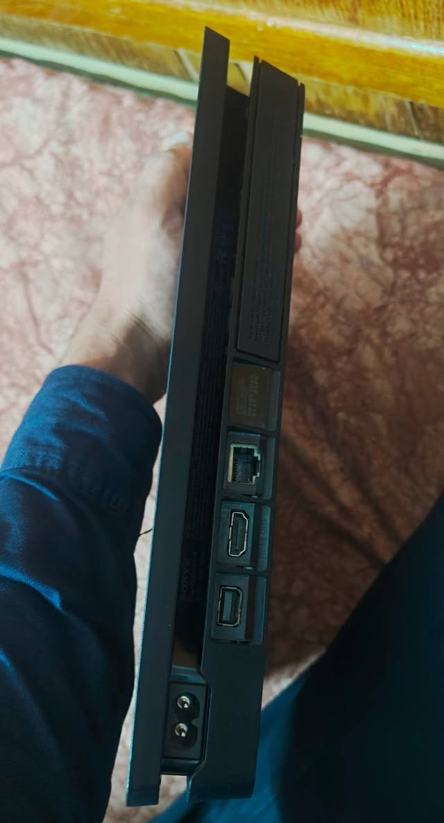 Ps4 slm مهكر
اصدار ١١ 
مهكر
هارد ١ تيرا 
جهاز نظيف كلش 
مامفتوح  شرط وين ماريد ودي
مع يده عدد ٢ اصلي + تجاري
بس العاب 
مكاني موصل 
تواصل 
***********
اتصال + بي واتساب
