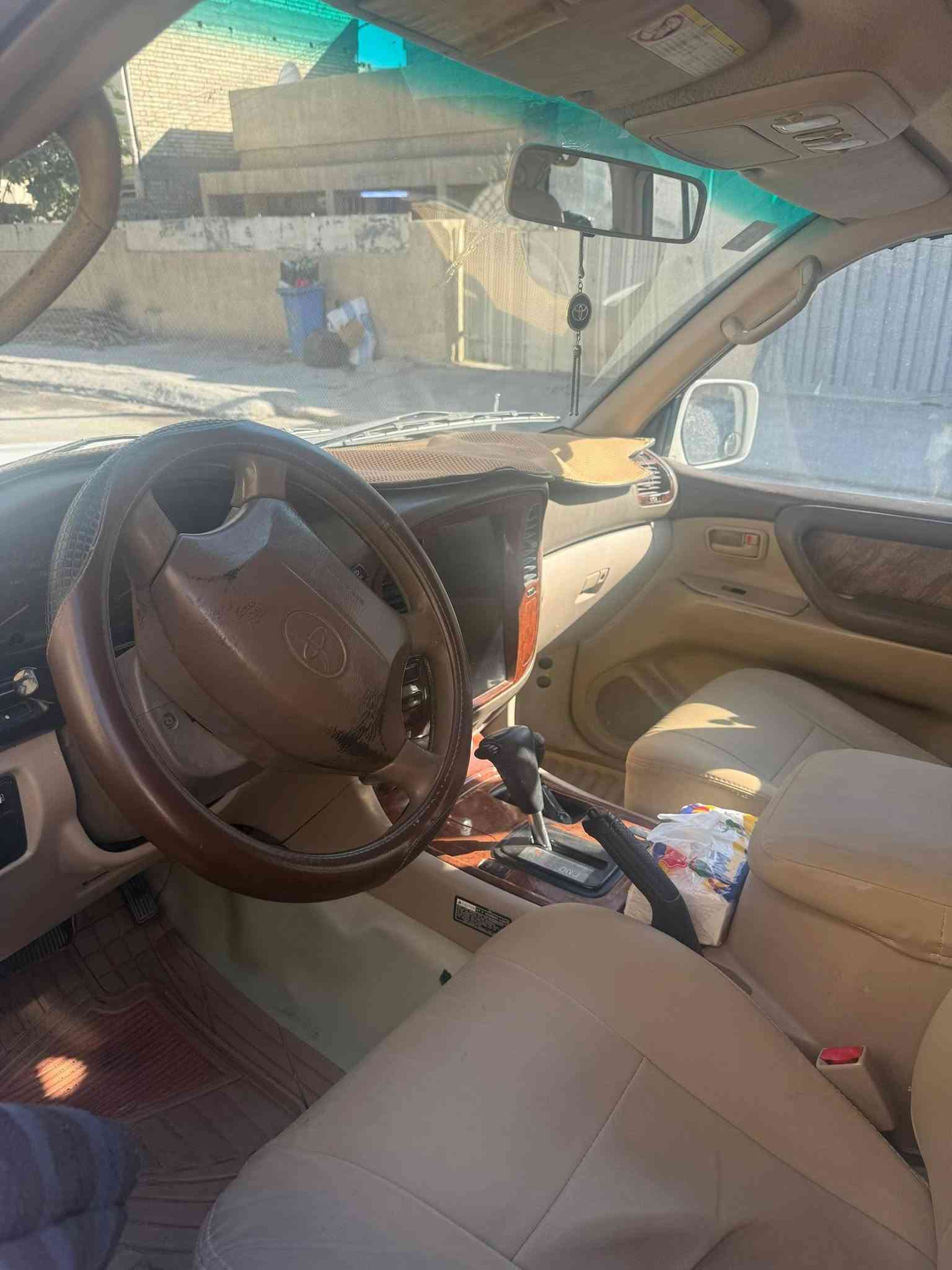 للبيع لاندكروزر ٢٠٠٠ فول مواصفات بلادية مكفولة كفالة عامةمن الصبغ والضرر والبارد بأسمي رقم بغداد 
***********
***********
السعر ١٥٠$
