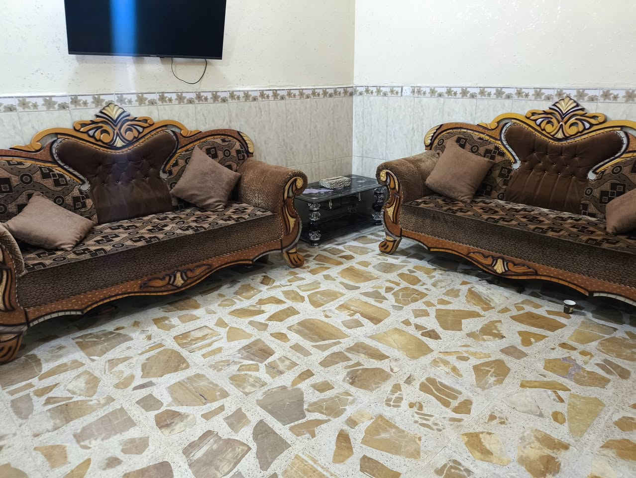 تخم للبيع مع الطبلات 
ب300 الف 
العنوان بغداد الحسينيه الضباط 
***********
