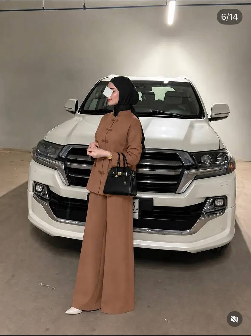 طقم قطعتين قميص مع كيلوت 
طول القميص من الخلف 80 سم 
من الامام 75 سم 
خامه دابل ايطالي كوالتي عالي مشغول يدوي
القياسات 38 40 42 44 46 48 
السعر 25 الحجز خاص او واتساب 
الفحص ب وجود المندوب اي اختلاف مرجوع

نص مكتوب في الصور:
- 1/15
- 6/14
- 4/14
- 1/14