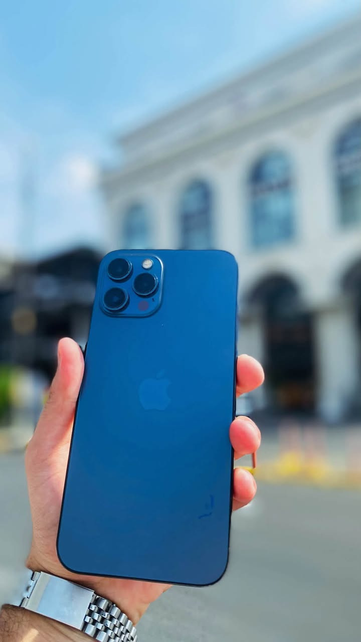📱 iPhone 12 Pro Max | 256GB

🇮🇶 نسخة شرق أوسط

✨ الجهاز مرتب ومناسب للي يريد 12 Pro Max بسعر اقتصادي

🔋 البطارية مبدلة
📱 الشاشة مبدلة وبيها خط أسود واضح مثل ما مبين بالصور

💰 السعر: 350 ألف دينار فقط
🤝 **قابل للتفاوض **

📞 للاستفسار والتواصل:
***********
📲 اتصال أو واتساب

🔥 السعر محسوب على حالة الجهاز، والجاد يتواصل

نص مكتوب في الصور:
- 10:07 33 حالة البطارية والشحن رسالة مهمة حول البطارية تعذر التحقق من أن بطارية هذا الـ iPhone بطارية أصلية من Apple. قد لا تكون التفاصيل دقيقة تمامًا. لمعرفة المزيد الحد الأقصى للقدرة 100% هذا قياس لققدرة البطارية مقارنة بقدرتها عندما كانت جديدة. قد تتسبب القدرة المنخفضة بتقليل ساعات الاستخدام بين عملية الشحن والأخرى. أقصى قدرة للأداء الـ iPhone غير قادر على تحديد عمر البطارية. شحن البطارية المحسن للحد من استنزاف عمر البطارية، يتعلم الـ iPhone من عادات الشحن اليومية، بحيث ينتظر ولا يتجاوز 80% حتى يحين موعد حاجتك إلى استخدامه.
- 31 10:16 حول الاسم Iphone 55 إصدار iOS 27.0 اسم الطراز iPhone 12 Pro Max رقم الطراز MGDF3AA/A الرقم التسلسli F2LG75VV0D56 سجل تاريخ القطع والخدمة الأغاني 0 الفيديوهات 17 الصور 56 التطبيقات 2 السعة 256 غ.ب. متوفرة 226.96 غ.ب.