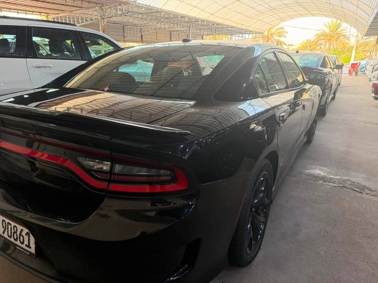 السلام عليكم عندي جارجر SXT بلص فول مواصفات موديل 2020 بصمه تشغيل فتحة سقف جلد كشنات حار بارد كشن ذاكرة تشغيل عن بعد ماشية 72 الف حادثها مال امريكا جاملغ وبنيد وبيها بالعراق جاملغ خلفي وباب السعر 17800 للاتصال ***********
