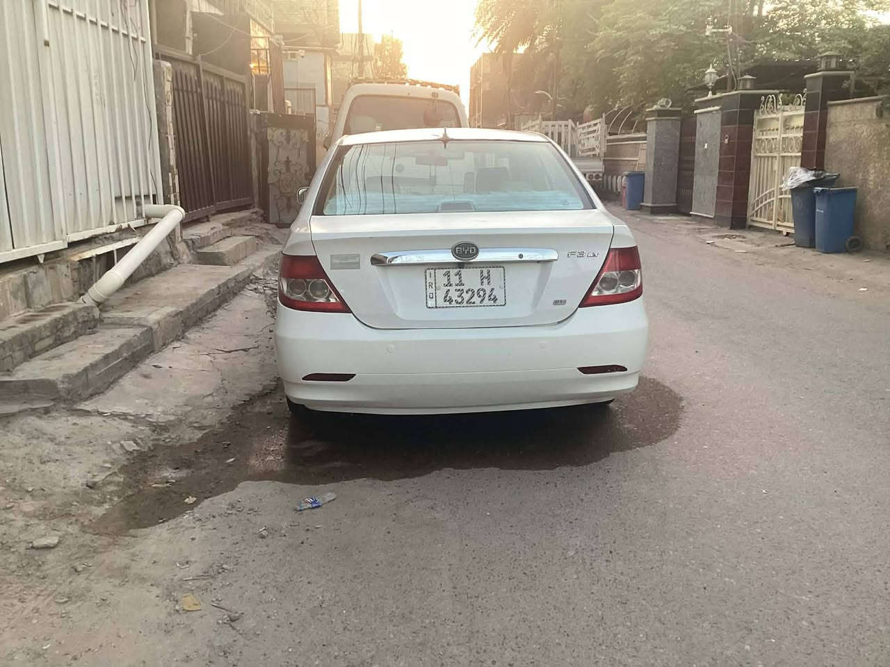 بي واي دي  اف ثري موديل ٢٠١٢  مكينه وكير اوتماتيك خير من الله تبريد ثلج صدر جديد   باسمي  سنويه جديده   بيها صبغ اهلالت خلفيه وباب خلفي  سعر ٥٧ وبيها مجال   رقم ***********  @ مكاني الشعب
