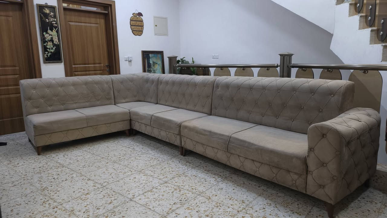 ديوان مستعمل • نضيف • الدورة شارع المحكمة