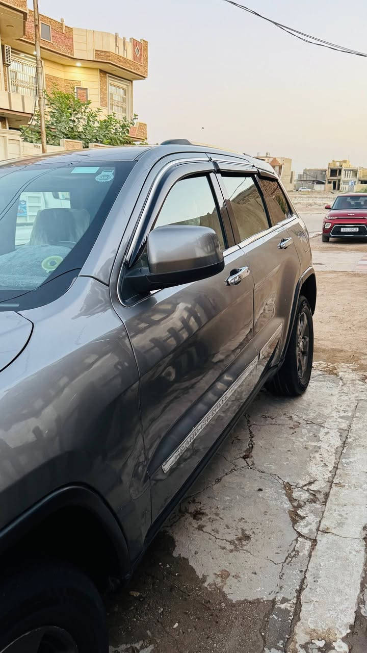 السلام عليكم جيب لاريدو للبيع 2011
 3600  V6
سيارة صبغ حزام حادثها جاملغ وبنيد. 
كير ومكينة جديدة مكفولات. 
تدفئة تبريد كشنات 
كشنات كهرباء 
تحكم ستيرن 
مري شفط 
سيارة ننضيفة كدامك 
رقم بغداد انكليزي تحويل ثاني يوم 
السعر 123 وبيه مجال. 
للاستفسار 
***********
***********
