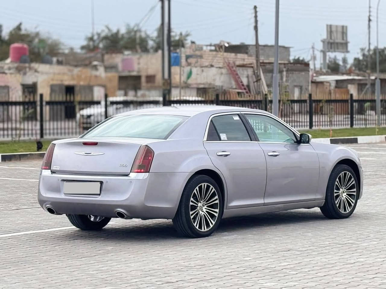 كرايزلر c300 (اوباما) للبيع كفاله عامه خليجي رقم بصره بأسمي مديل 13 ماشيه 250 KM ويل مكسيكي ١٨ هسه شديده غير الي بالصوره مواصفات كامله المعروفه ما عدا فتحه رقم هاتف *********** البصرة, العراق
