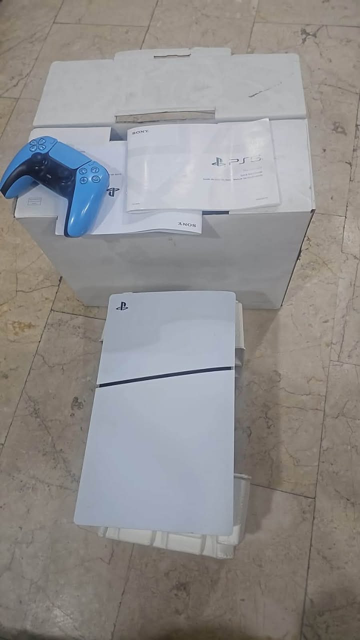 بلي فايف سلم ويه يده وحده اصليه 900 بي مجال بصيط
*********** وتساب
