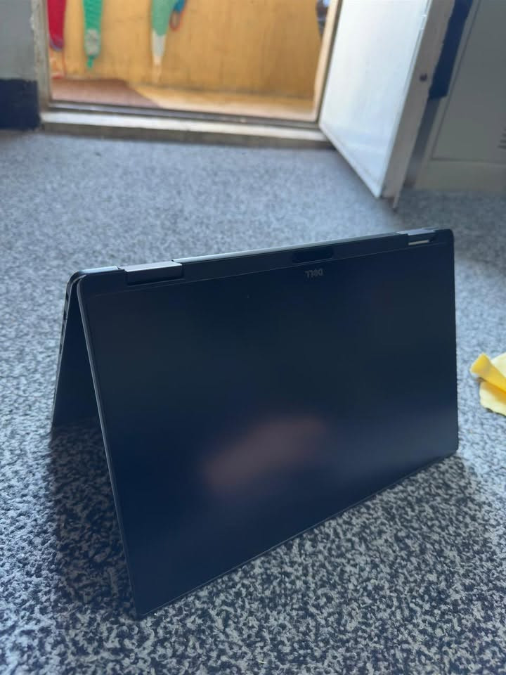 ديل xps
لمس قلاب 360 درجة
كرت شاشة داخلي انتل 8 كيكا
شاشة 4k عاليه الوضوح والدقه ولمس 10 اصابع
رام 16 
معالج i7 جيل 7 
ذاكرة 512 ssd m.2
شاحنه 67 واط تايب سي 
شحنه ساعه 
السعر 350 وبي مجال
مكاني البصره ويوجد توصيل 
***********
