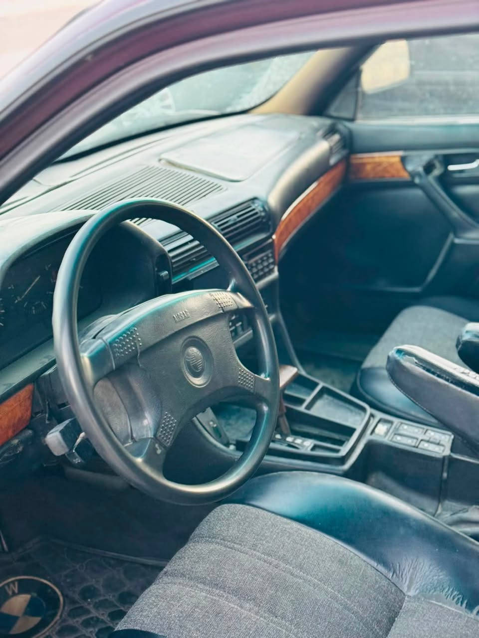 BMW740  V8    1993
ئاڕم پلاستیک 
سڵایت 
٤ جام کارەبا 
تۆماتیک
درع
***********
