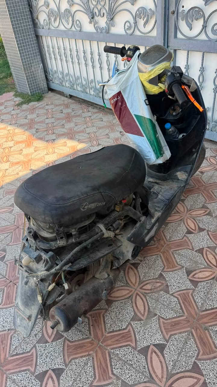 بوليسي صيني الدراجة شغال ووممتازة للبيع
الكفرات مبدلة وماعرفت اكعد الورة لان مو مالها محور 
على هالوضعية المكينة خير من الله وشغالة على الفحص
لاستفسار على الخاص او رقم الواتس اب ***********
