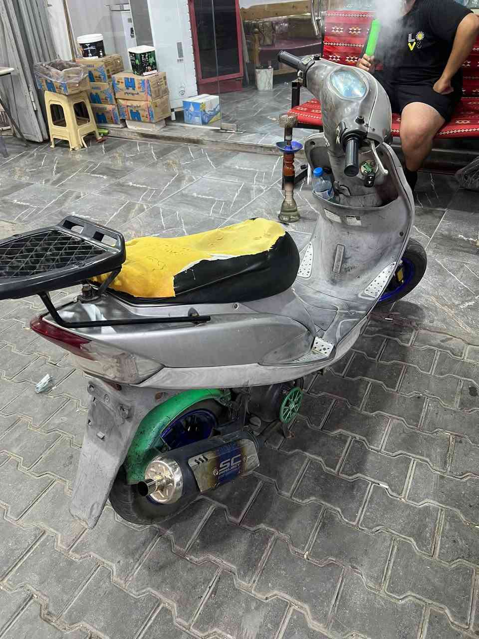 السلام وعليكم دراجه ماكس قجمه بلديه ما مفتوحه سعر 650 
(***********)
