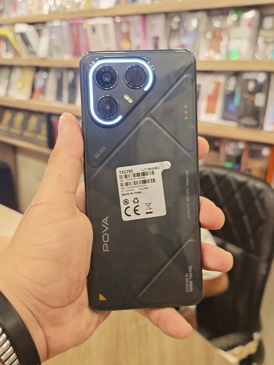 الجهاز: Tecno Pova 7 5G  وبكل ملحقاته وعليها الكارتونة.

الذاكرة والرام: مساحة تخزين 256 جيجابايت وياها رام 16 جيجابايت للأداء السريع والناعم.

المعالج: معالج MediaTek Dimensity 7300 القوي، يقاتل بالألعاب ويدعم شبكات الـ 5G.

البطارية: بطارية ضخمة جداً تكفيك وتزيد، وتدعم الشحن السريع.

الشكل والتصميم: تصميم عصري ومرتب حيل يخطف الأنظار.
بغداد الشعب شارع الصحة
***********
***********
***********
