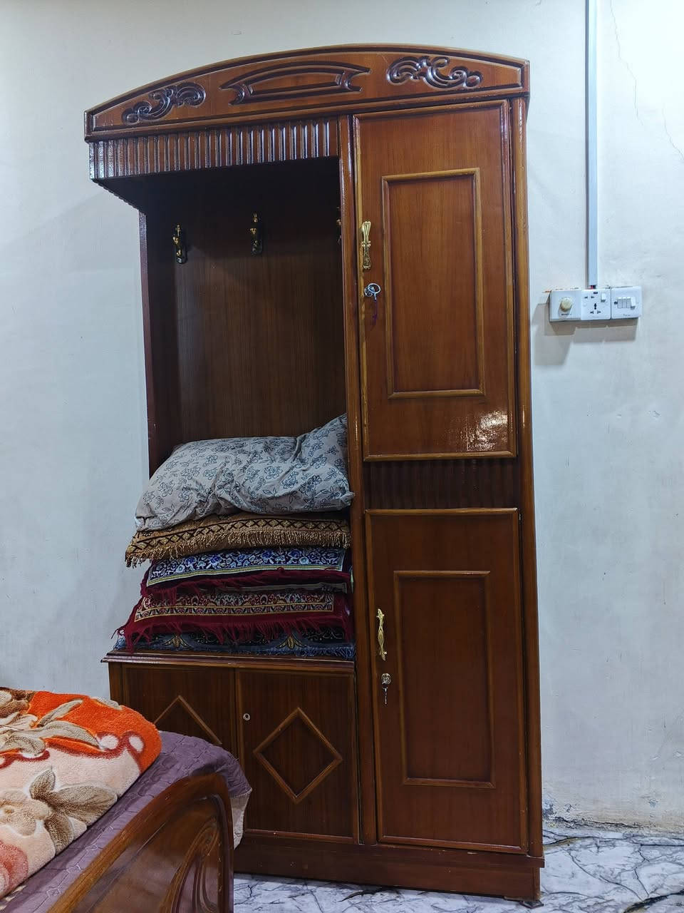غرفة اخشاب 
للبيع السعر 900
القرنة الشرش شلهة الحسن 
***********
