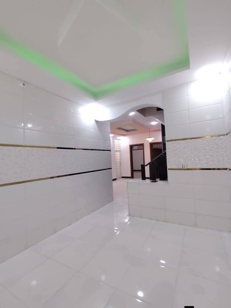 مناسب جدا جدا 150متر
.
               55وبي مجال  كامله مفتاح 

تفاصيل البيت//
 [ غرفتين وصاله وستقبال ومطبخ وحمامات داخل وخار ج] 

منطقه تبليط بلكامل اناره ليليه 
نوع البناء طابوق جمهوري اساس وسقف صب كونكريت 
طابو زراعي سند 25قرار محكمه 

النجف شارع المطار الصب مقابل قريت الغدير 
للستفسار ***********

***********

تابع اصفحه ليصلك كل جديد
