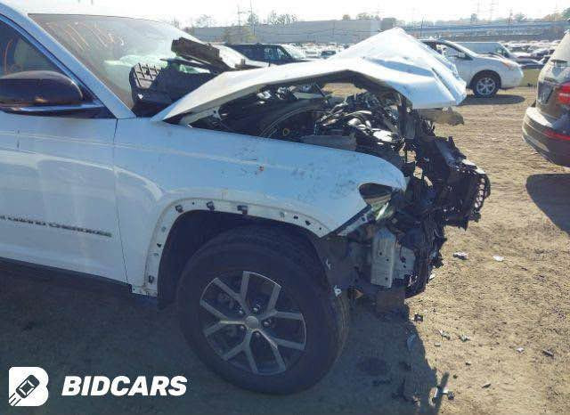 للبيع : جيب جراند شيروكي (Grand Cherokee) موديل
2023
الفئة: ليميتد (Limited) - فول مواصفات ما عدا البانوراما (التنتة).
المحرك: 6 سلندر،
نظام دفع رباعي (4x4).
أربع وضعيات للقيادة
الحجم: (L) ثلاثة قطع مقاعد (3 صفوف - 7 راكب).
رقم بصرة بسمي  جديد تحويل ثاني يوم 
مواصفات والداخلية:
داخلية جلد ملكي بلون بيج (أوف وايت) مميز ونظيف جداً بحالة الوكالة.
شاشة عرض لمس كبيرة تدعم Apple Carplay و
Android Aut» ال الي
شاشة عدادات رقمية (ديجيتال) بالكامل متطورة.
تحكم مقود (ستيرن) متكامل مع نظام تثبيت السرعة.
نظام تكييف مركزي منفصل للركاب في الخلف.
ناقل حركة (كير) ماوس دوار متطور مع وضعيات قيادة
متعددة.
حادث تبديل البنيد فقط، مع صبغ ربع جاملغ (أبسير وأيمن) تجميل مكاني البصره ‭***********‬ البصرة, العراق

نص مكتوب في الصور:
- BIDCARS