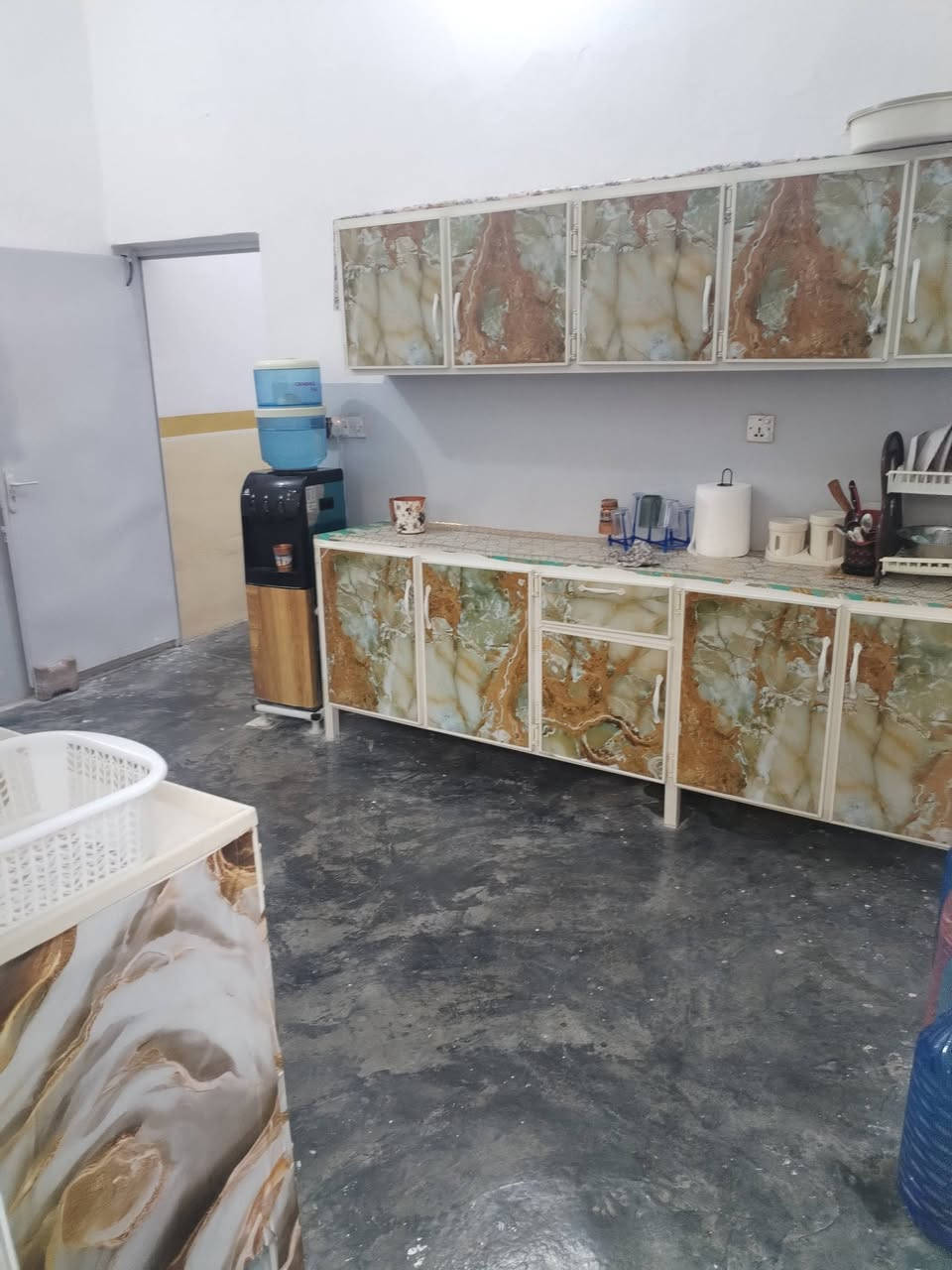 دار للبيع غرفة نوم اثنين +مطبخ+استقبال +مجمع درج +بيوتنه المساحة 200متر العنوان قضاء جلولاء دور الضباط قرب مكتبه زيد وقرب الالعاب الاستفسار عن السعر الاتصال برقم *********** @إشارة
