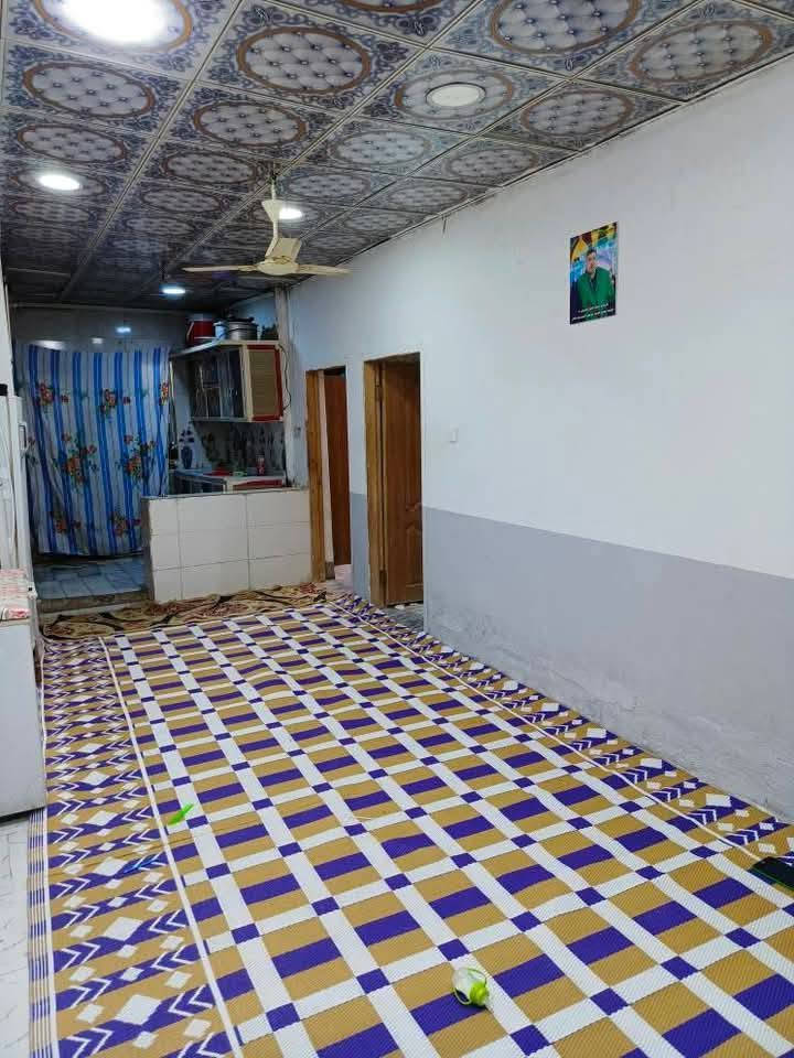 سلام عليكم بيت بلديه معامله كامله واصله للتقييم المساحة ١٣٠متر بي ٣غرف وصاله وستقبال وتخاريج ومطبخ غرفه سويت المكان النجف حي الشهداء خلف مركز الأحداث الرقم ***********
