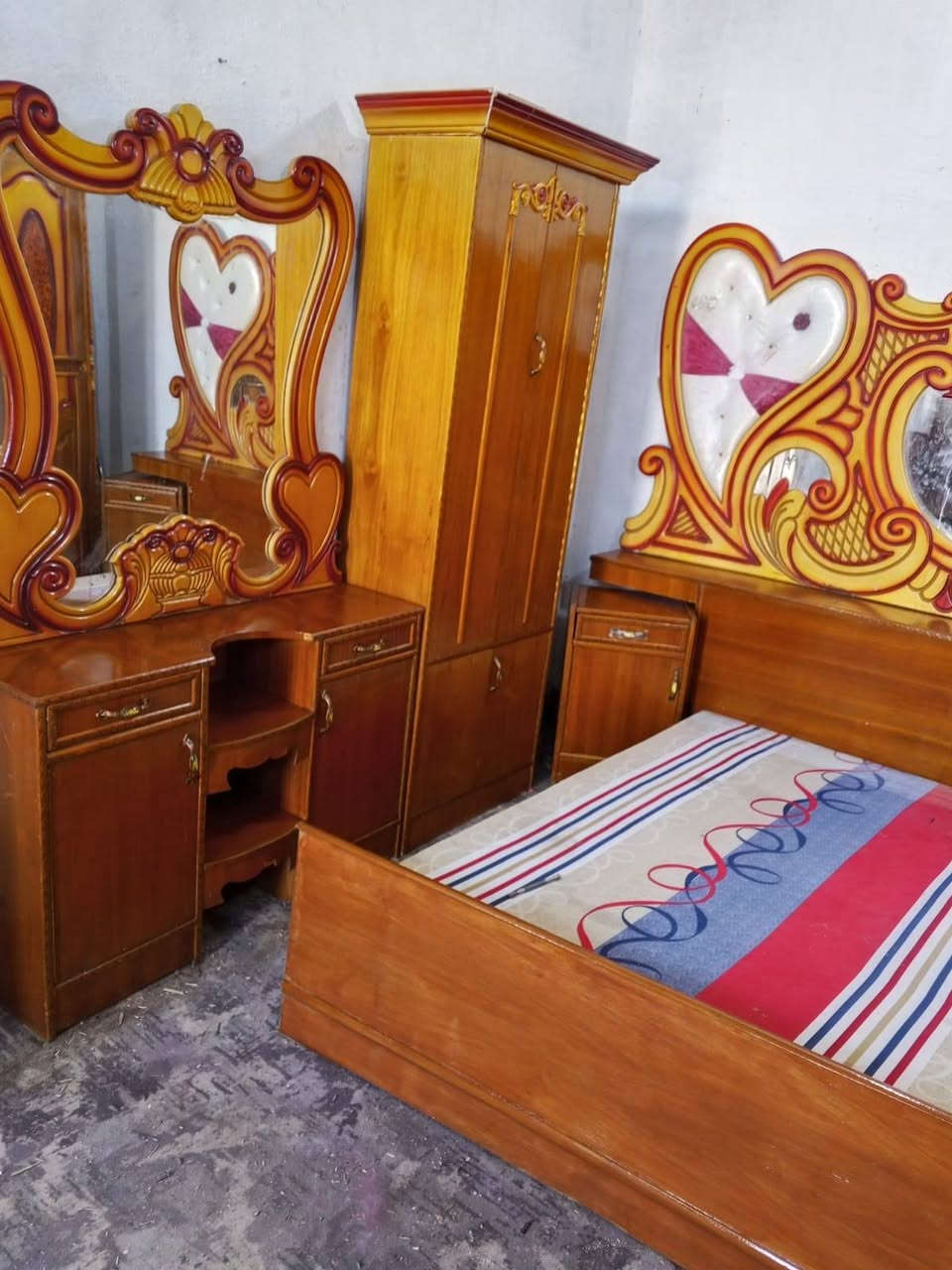 650غرفه ست ابواب مال عرسان صاج بغداد الحسينيه مال الراشديه وعندي توصيل ***********

