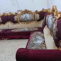 ديوان ملكي تكمه نظيف جدا 12مقعد ب300الف وبي مجال المكان الوشاش 0773841...