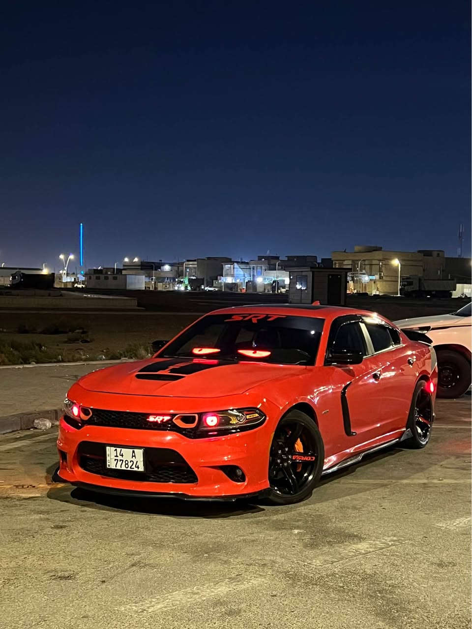 *للبيع دوج جارجر 2018 RT 👑 

*المواصفات:*

- *الوارد:* امريكي 

- *المحرك:* 5.7 HEMI 8 

- *الكير:* 8 نمر اوتوماتيك + شفتات بالستيرن

- *رقم:* بصره بأسمي تحويل مباشر

- *المكان:* البصرة

*مواصفات الفل:*

- شاشة كبيرة Uconnect لمس

- شاشة تحكم + نظام تشغيل عن بعد

- داخل جلد + تحكم كهربائي

- تبريد وتدفئة كشنات

- كشتات امامي وخلفي

- بصمة تشغيل + بصمة ابواب

- حساسات + كاميرا رجوع

- + مانع انزلاق + 8 ايرباك

- ويل 20 اصلي RT

- كزوز سبورت +عادي 

*الضرر:*

جاملغ وبنيد فقط

*السعرالمطلوب 220 وبخدمه الشراي 

البيع شرط التحويل.. الشراي يتصل مكلف بل نشرر*********** الزبير, البصرة
