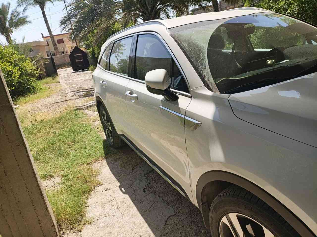سورينتو 2021 فول مواصفات 6سلندر السياره كير ومحرك مكفول بيها بارد بخشم الجاملغ الايمن شبر وبالجنطه أربع باردات اثر رجعه عالجدار بس بسيطات السياره جاهزه للاستفسار اتصال مباشر *********** السعر 235 بي مجال بسيط
