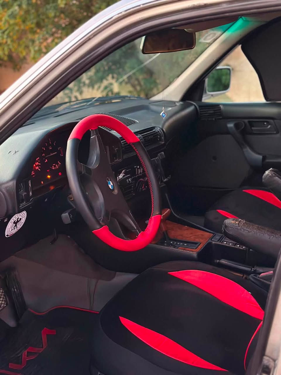 السلام عليكم 
BMW 520 
مكينه مفتوح 525
موديل 1991 
سنويه لغايه 2030
صدر امامي وخلفي بحاله جيده 
تبريد شغال ثلج ❄️
رقم بغداد دولي  شرط التحويل 
سعر 55 وبيه مجال بسيط 
الاتصال على رقم *********** 
مكان السياره بغداد
