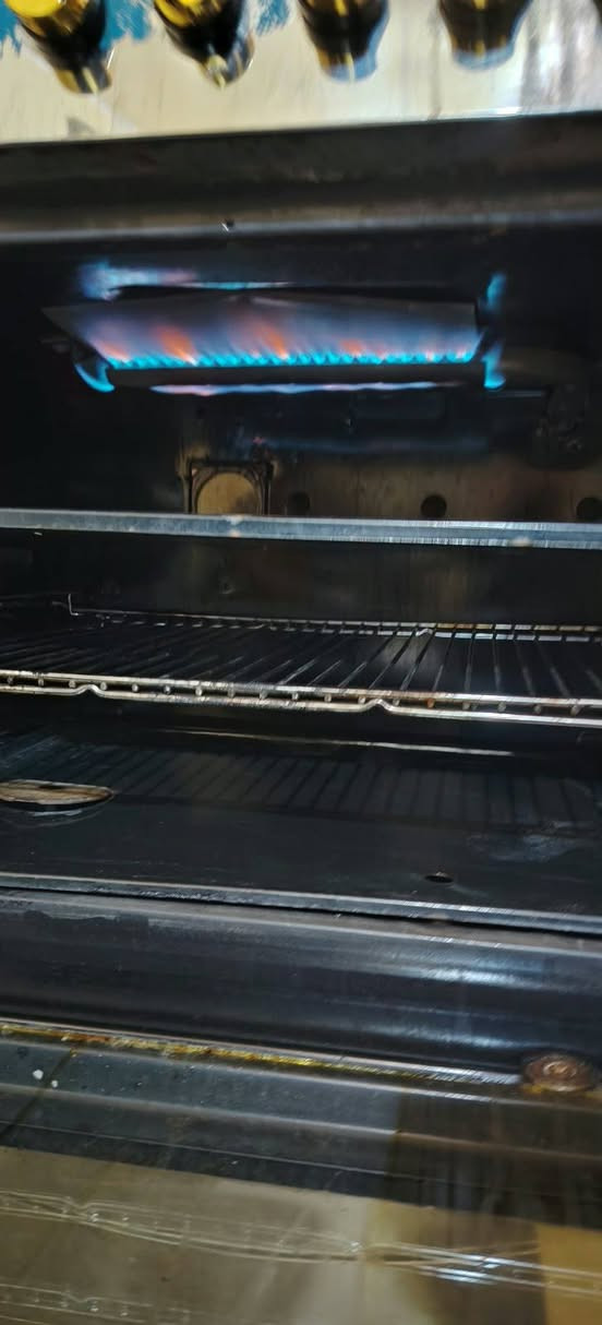 سلام عليكم طباخ مصري يونفرسال  نضيف وجاهز شرط الفحص ناره زركه وعاليه افرانه شغاله ونضيفه شرط الفحص  سعره 180 وبيه مجال قليل مكاني ناصريه مركز ***********
