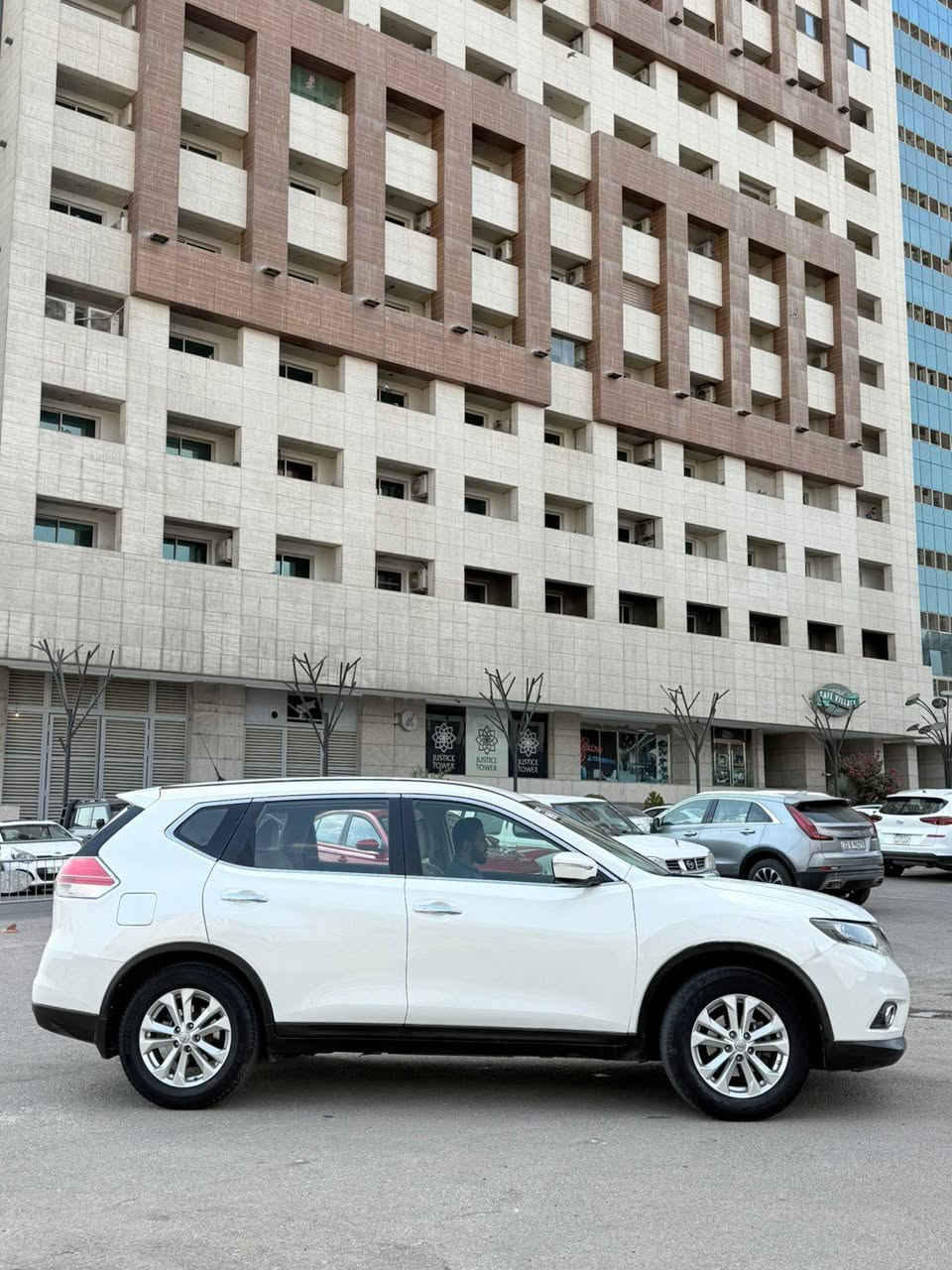 نیسان ئیکس ترێل خلیجی ڕەگی سپی 148هەزار ڕۆیە مەکینە 2.5 دەبل ئەکسل بەسمە دەرگا بەسمە ڤۆلێۆم شاشە کامیرە تەبریت مەرکەزی  تەحدیل سورحە برێک لاقە حیزام نیە بە حیزم دەیڤرۆشین جەمپی پێشێ هەیە لەگەڵ پشتی بەس سوندقی گۆرا هەموو گیانی بە شەرتە تەبرد بڕانەوە گێر مەکینە دەبل ئەکسل هەموو گیانی بە شەرتە 4تای نوێیە سحری فرۆشتێ 115$ وەقەو کەمک ماحمالی تێدایە *********** أربيل, العراق
