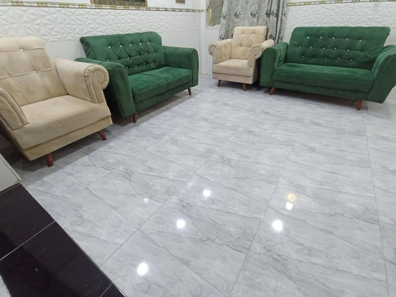 مجموعه اغراض مستعمله مكانه حله المركز
***********

