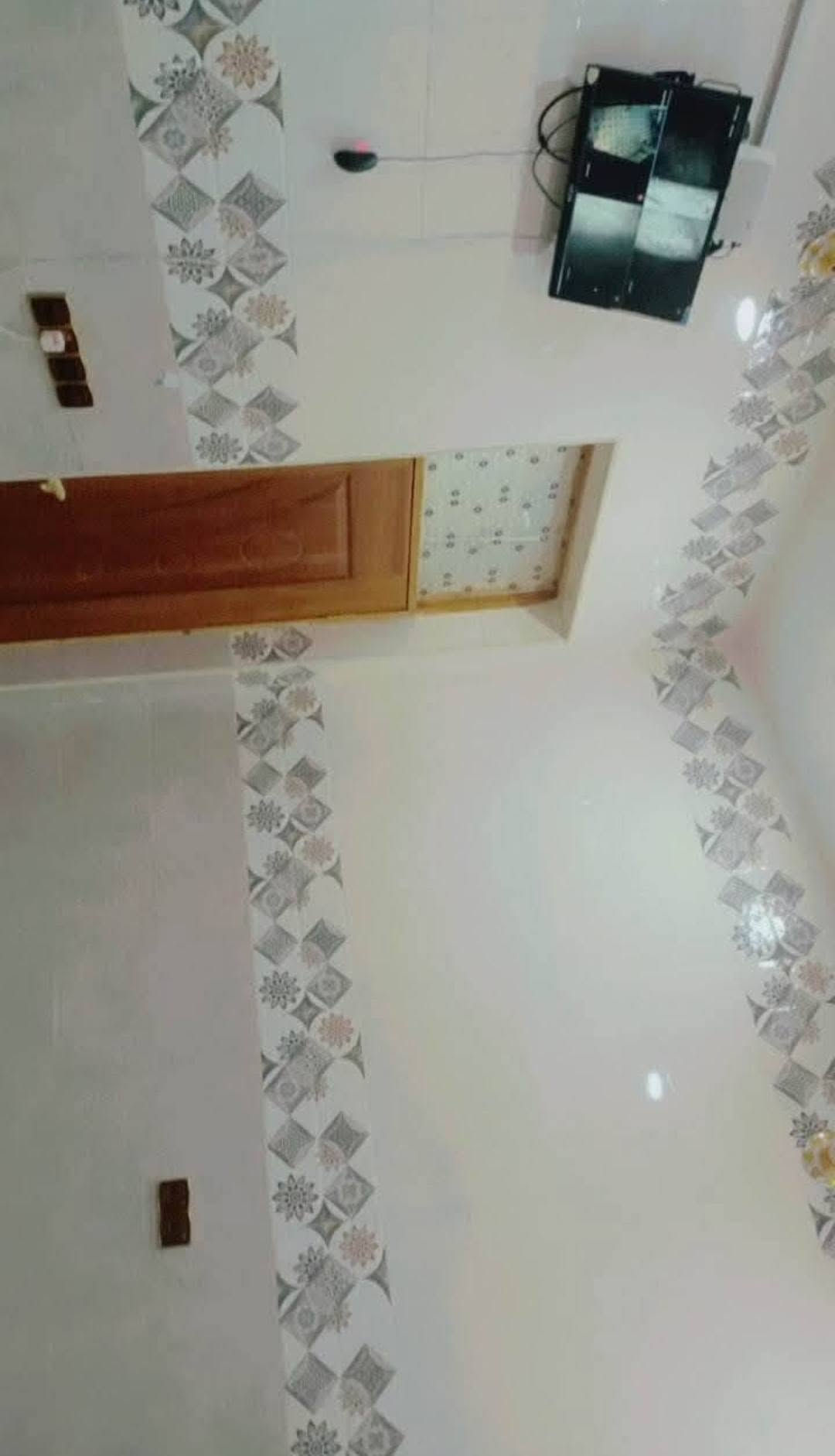 يا الله يا رزاق 
بيت للبيع قرب مدرسة الرحمن المساحة 150 متر يحتوي على طارمة ومطبخ وبراني وصالة وغرفة وصحيات داخليةو خارجية مطلوب للاسكان 37 مليون بناء حديث كونكريت مسلح قرب سيد شعبوث الاتصال على الرقم ***********
