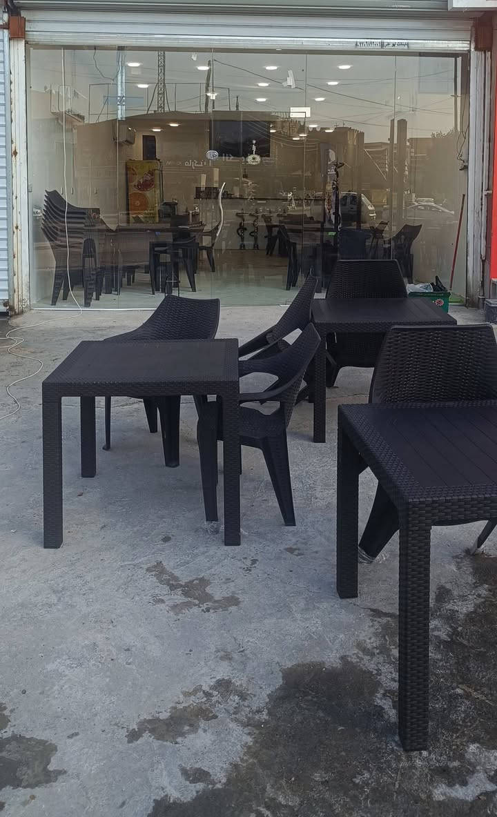 📣 فرصة استثمار ذهبية – كافيه  للبيع ☕✨
كافيه للبيع في حي العدل 
موقع كلش مميز وحيوي، وجاهز للعمل  ويتميز بـ مساحة واسعة امام الكافيه 120 متر، كذالك وجود مكان لوقوف السيارات تخدم الزبائن بدون أي معاناة.
🔹الكافيه يحتوي ع 25 نركيلة طه

🔹10 ميز و60 كرسي مع 30 طبلة ماركة سامبا الاردنية

 🔹 طباخ 60 سم مع ملحقاته مع مدور وعارضتين و ثلاجة 6 قدم 
 🔹 المكان جاهز من جميع النواحي  واله زبائن ثابتين 
🔹 الموقع  بداية شارع الربيع مقابل مستشفى العاصمة بنهاية شارع اربعين حي العدل 

🔹مكان  مناسب للاستثمار أو للتطوير وتوسيع المشروع

📞 للتواصل والاستفسار: 
***********

