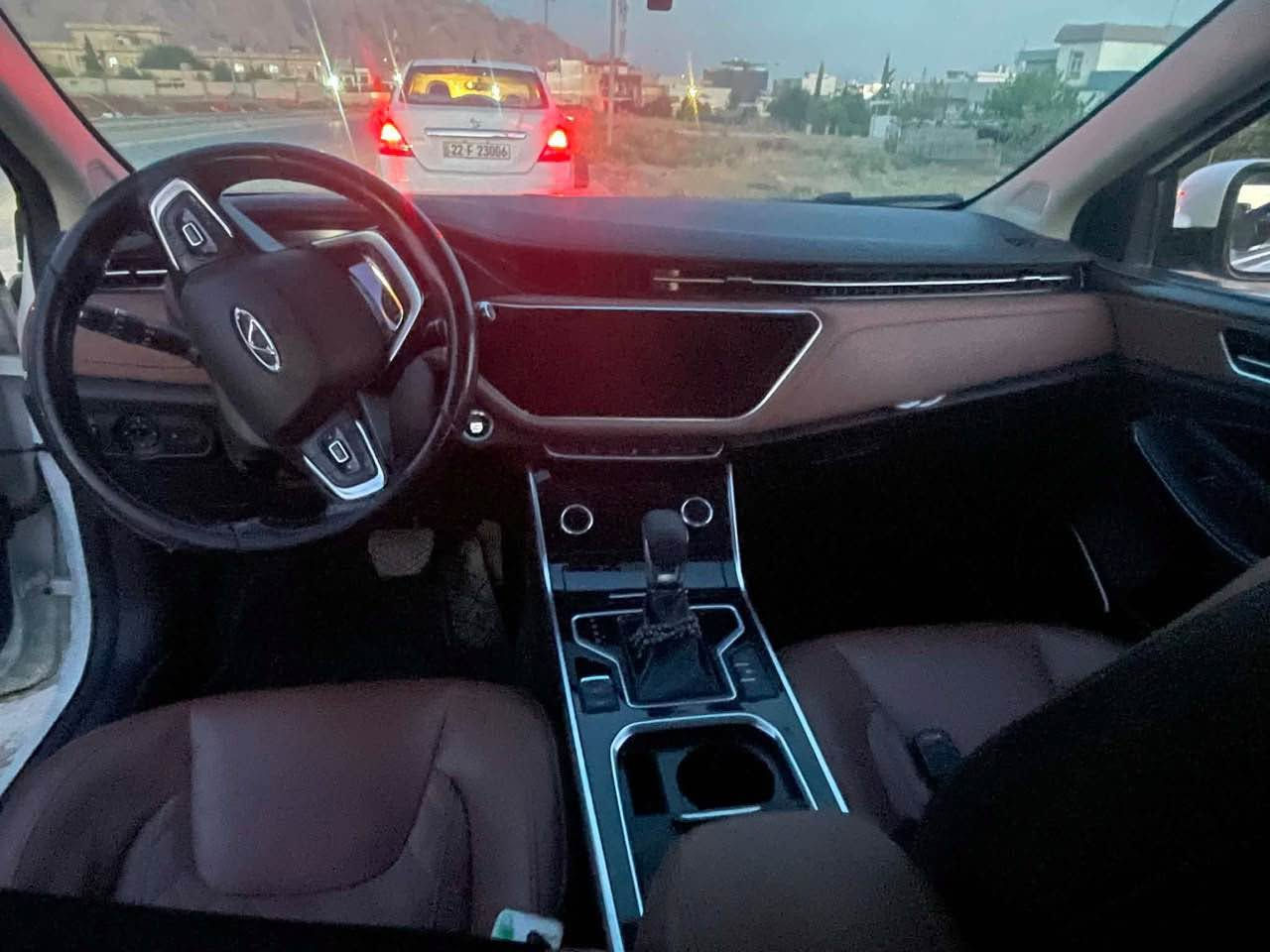 شيري ئه ريزؤ6

2022

فول فول مواسه فات
بي بؤياغ  ته نها يه ك ساردي هه يه
سحر خوار هه مو بازار
٩٢گه لا
*********** رانية, السليمانية
