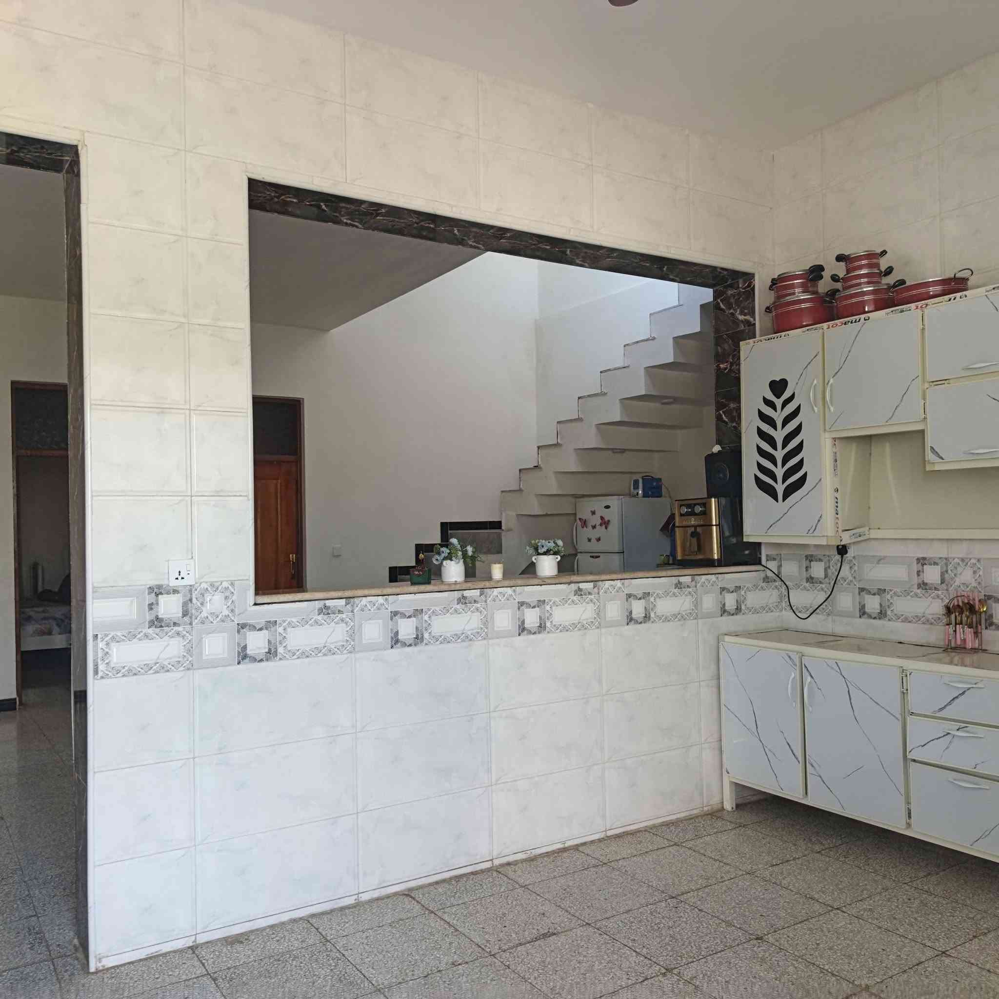 يالله عليكم
بيت بناء حديث 
مساحة ٥٠٠ متر
طابو سند ٢٥
يحتوي على ٣غرف نوم 
استقبال وصاله
مطبخ وحمام
كراج 
حديقة 
العنوان المداىن منطقة الجعاره للاستفسار الاتصال على
ذ***********

