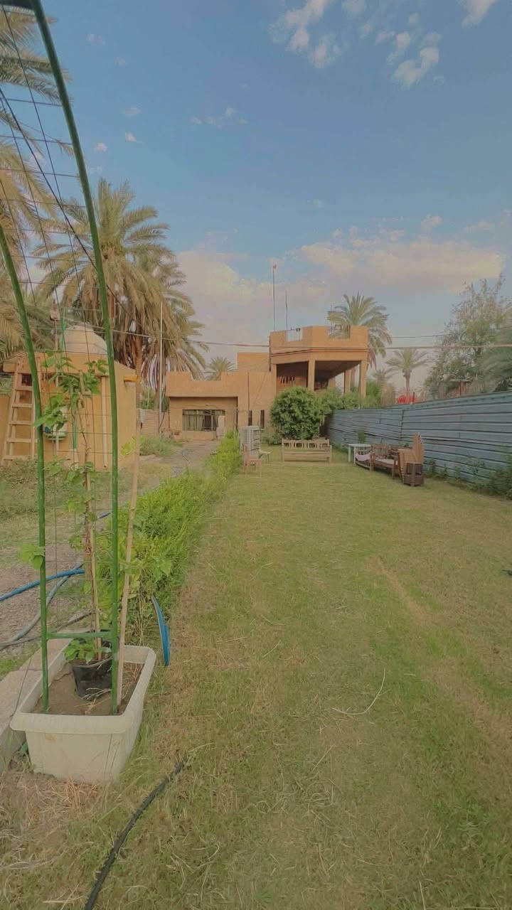دار للبيع  على شارعين صاير ملك صرف زراعي سند 25
البناء مساحه 250 متر 
مع الحديقة يصير 640 متر 
العنوان كميرة قرية الحاج صبر 
للاستفسار ***********
