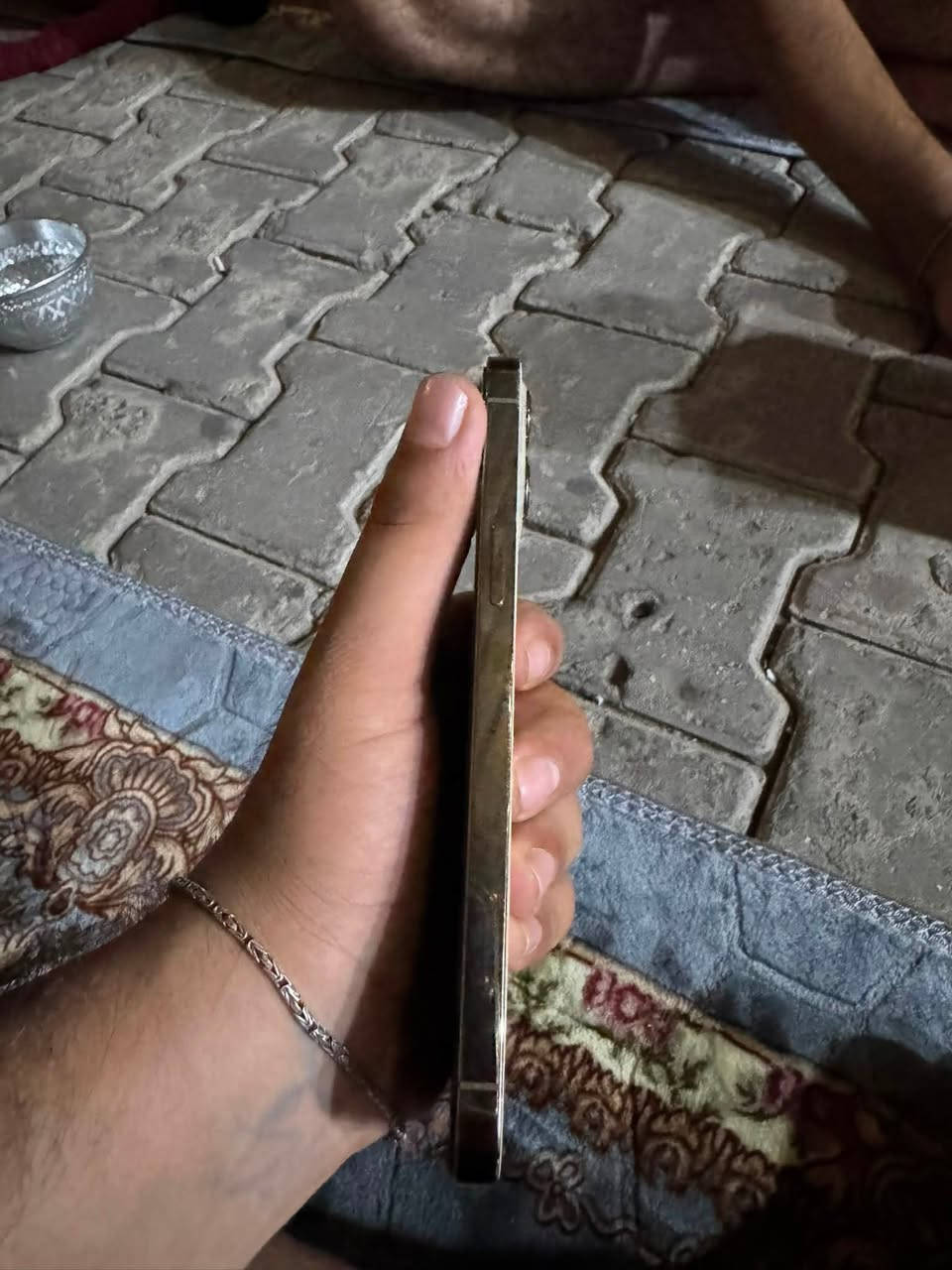 سلام عليكم 
ايفون 12 برو ماكس 
ذاكرة/128
دبل سيم /za
فيس ايدي شغال 
جهاز شرط مبدل شاشا تفصيخ اصليا وبطاريه اصلي  شرط وضهر مفطور فقط للبيع شراي خابر سعر 300 بي مجال قليل ***********
