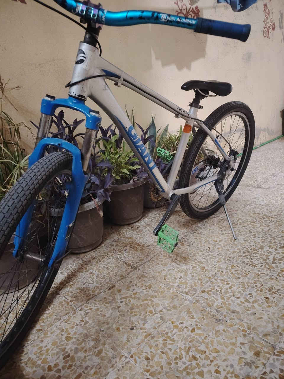 للبيع جنت استعراض فريم ناصي دبل شغال قفل وفتح توير مسح استرن حجم 80 ركبه سبعة الوان مكينه صوت جفات اصليات السعر 280 وبي مجال للستفسار على الرقم ***********
مكاني موصل حي الانتصار
