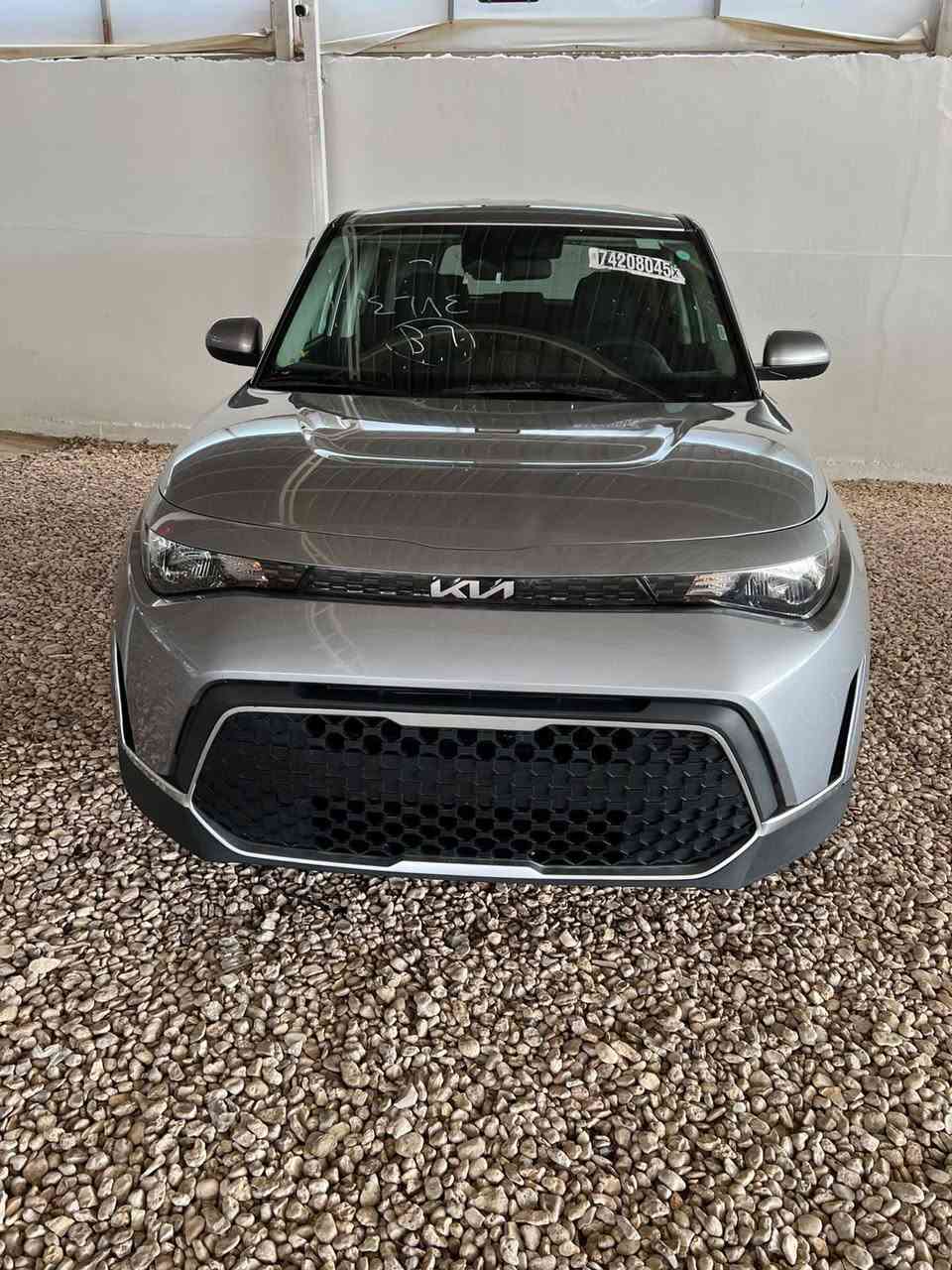 السلام عليكم كيا صول 2025 ماشيه 3 الف مكينه  2000 دوش مواصفات LX بدون رقم حادثه جاملغ مبدل وربع بنيد صبغ  ايرباك ستيرن وصور الحادث مرفقه بالمنشور مكان السياره الحله السعر 142 وبيه مجال بسيط للاستفسار 
واتساب ***********
او ‭*********** بغداد, العراق
