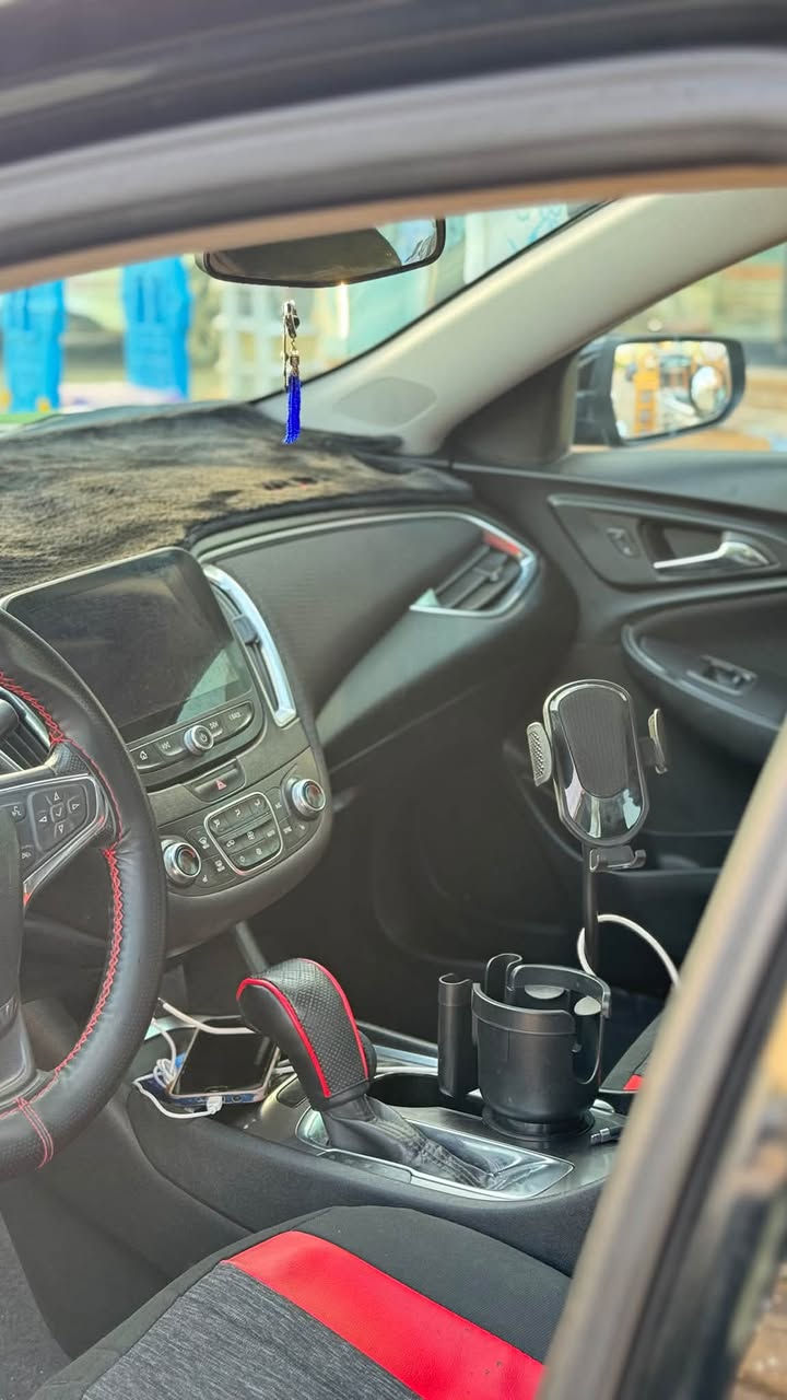 سلام عليكم  بيع مستعجل 

ماليبو 2019 LT موصفات الLT معروفه 

ثلاث قطع بيها جاملغين وباب بدون دواخل 

ماشيه 100 km

ب90 وبيها مجال

***********
