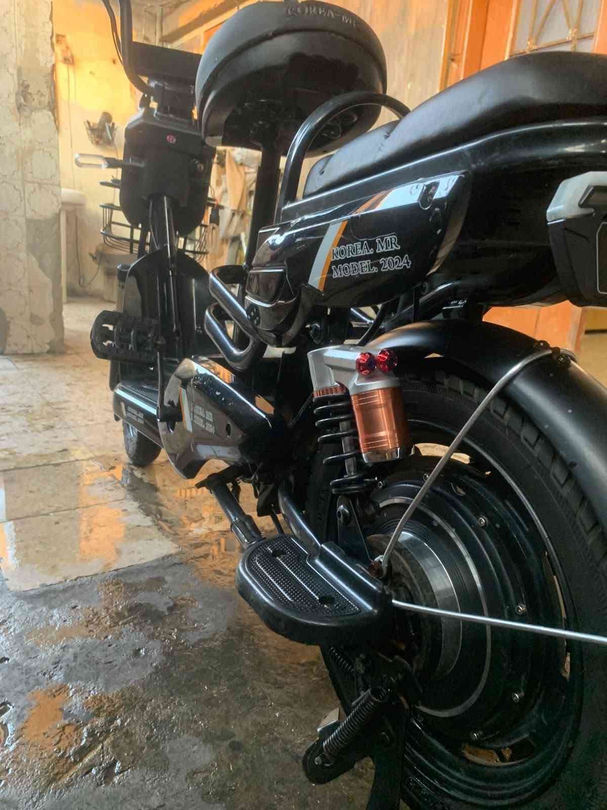 دراجة شحن • بدون بطاريات • فحم