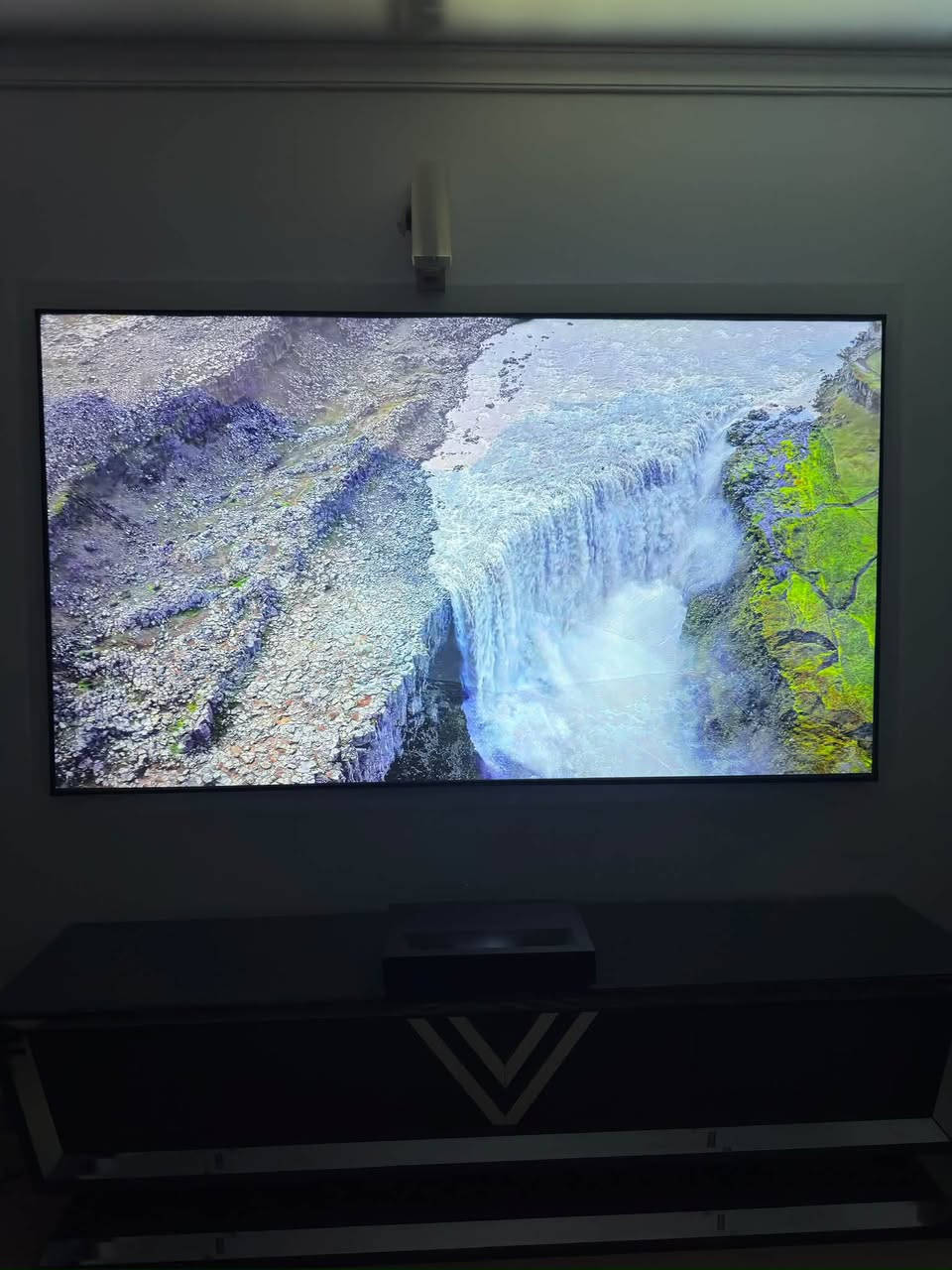متوفر جهاز بروجكتر ليزري سينمائي مع بردة ALR حقيقي مو كلاوات مثل الي بالسوك  

للحجز واتساب ***********
