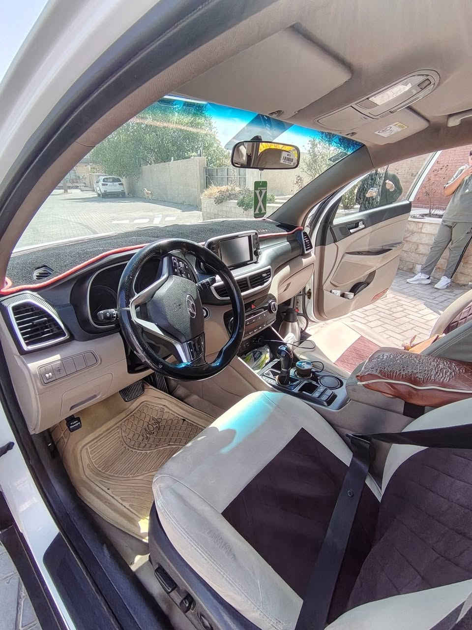 هونداي توسان 2020 خليجي
محرك حجم 2000 دوش 
رقم بغداد دولي
مواصفات السياره 
بصمة تشغيل وأبواب شاشه كامره 
حساس امامي خلفي كراسي كهرباء 
قطعتين تبريد حاله المحرك ممتاز حداديه جديده
سياره ماشية 350 الف 
ضرر سونار مرفق بل منشور السعر 168 
للاستفسار ***********

