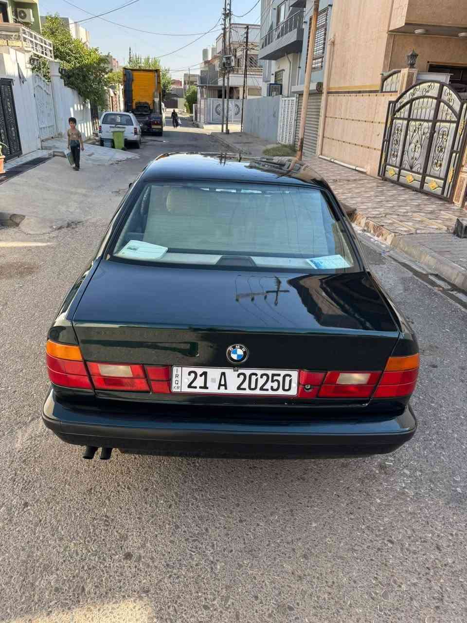 سلام عليكم للبيع BMW موديل ١٩٩٢
مكينه بلاد ٥٢٥ بلادي اوتوماتيك
رقم سليمانيه سنويه جديد دفتر بانزين بيها
صبغ عام جماليه بدون ظربه لون زيتوني 
بدون نقص سياره جديد
مكان كركوك بدون مراوسه فقط بيع 
***********
سعر ٧٥ بيها مجال بسيط
